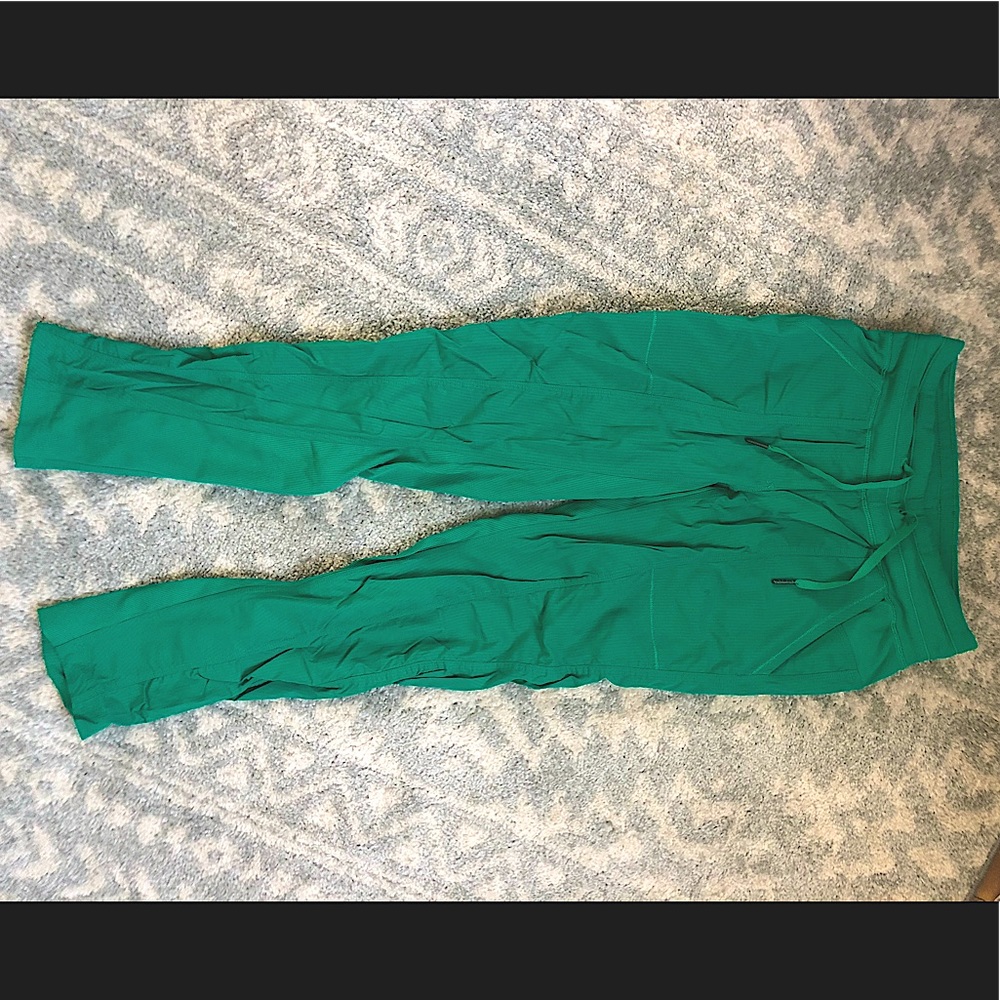 Lululemon studio crop pants